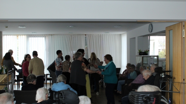 Tanzstunde im Brunnencafé