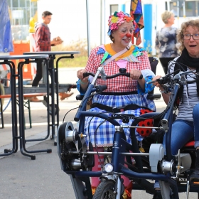 Auch die Fahrt im Paralell-Tandemfahrrad war ein beliebter Besuchermagnet Foto: U. Schwarz