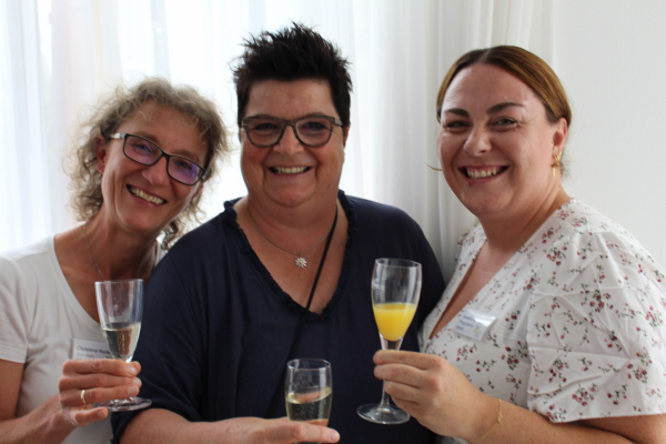 V.l.n.r. Christine Kederer, Karin Schwarz, Sandra Mareska – V.l.n.r. Christine Kederer (Standortleitung), Karin Schwarz (Vorstand Ev. Diakonieverein), Sandra Mareska (Pflegedienstleitung)