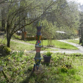 Der großen Garten mit dem Weg zum Ziegengehege