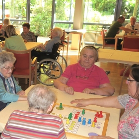 Beim Spielenachmittag im großen Speisesaal