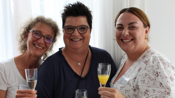 V.l.n.r. Christine Kederer, Karin Schwarz, Sandra Mareska – V.l.n.r. Christine Kederer (Standortleitung), Karin Schwarz (Vorstand Ev. Diakonieverein), Sandra Mareska (Pflegedienstleitung)